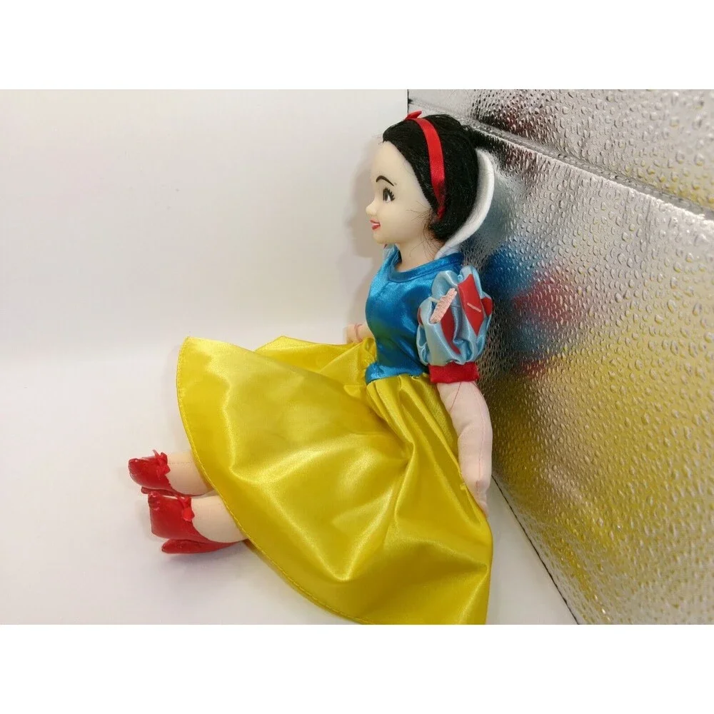 Vintage Applause Piroette Snow White Doll 1980's Vinyl Head Cloth Body 13 in